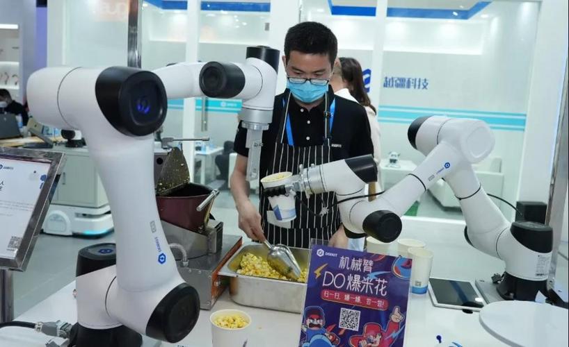 直击WRC | 能打爆米花、会做柠檬茶！越疆机器人新品亮相