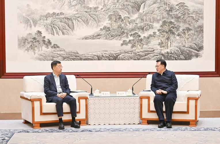 中国银行董事长葛海蛟与中国国新董事长徐思伟举行工作会谈